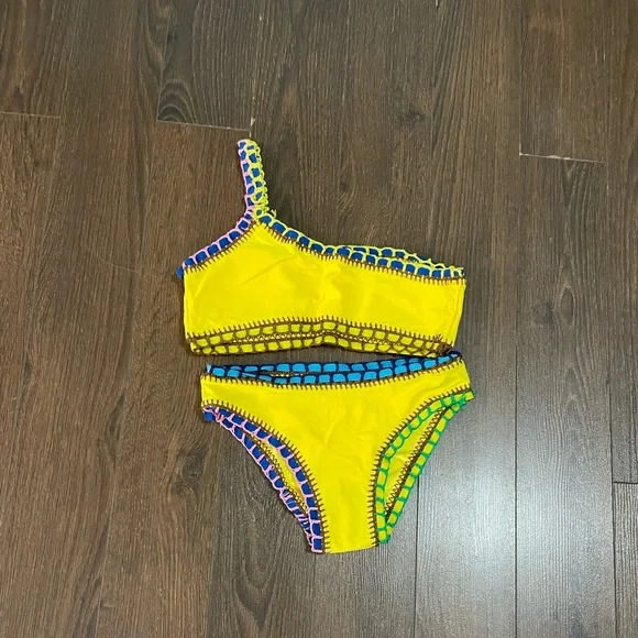 Bathing suit - Picture 1 of 1